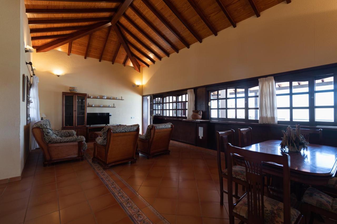 Homeforguest Villa Lobos Con Piscina Privada Caleta De Fuste Luaran gambar