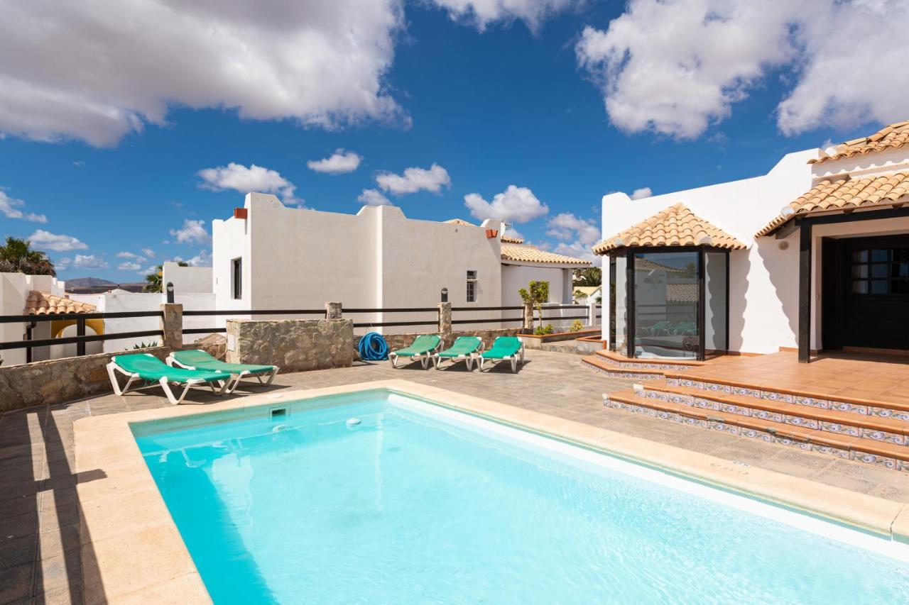 Homeforguest Villa Lobos Con Piscina Privada Caleta De Fuste Luaran gambar